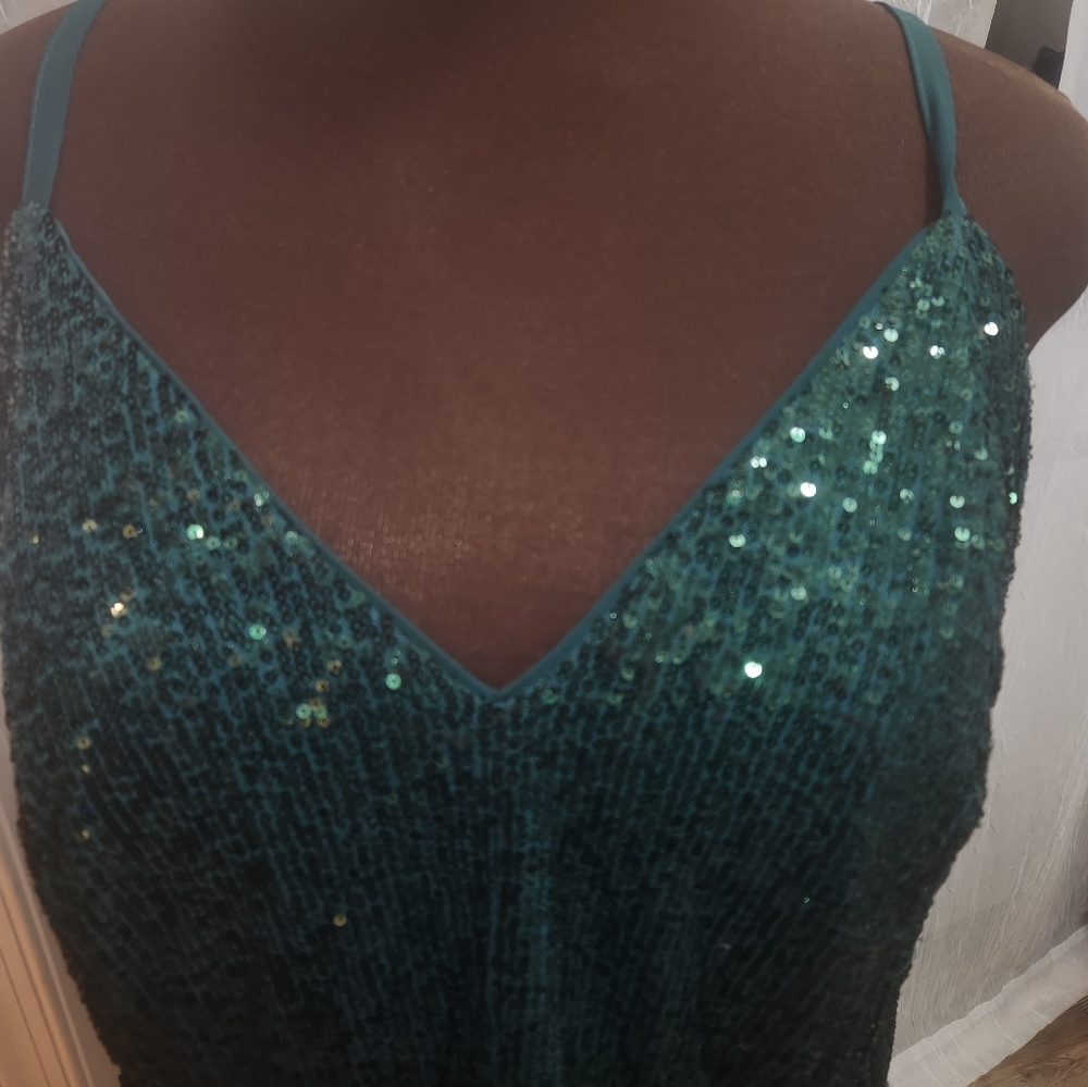 Sold...Green Sequin Women's Torrid Top Size 4 - Picture 6 of 10